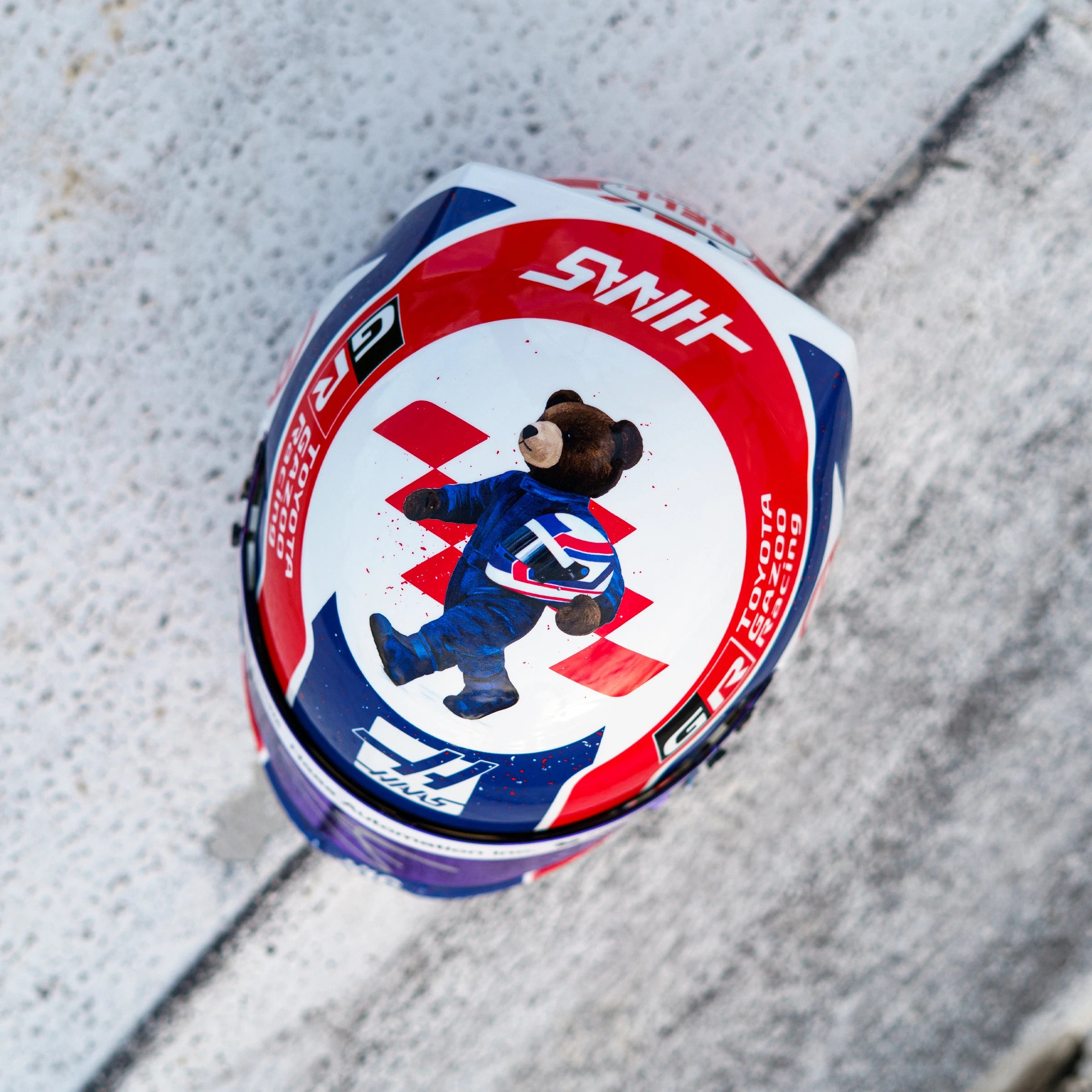 BRITISH 2026 Ollie Bearman 1:2 Scale Mini Helmet
